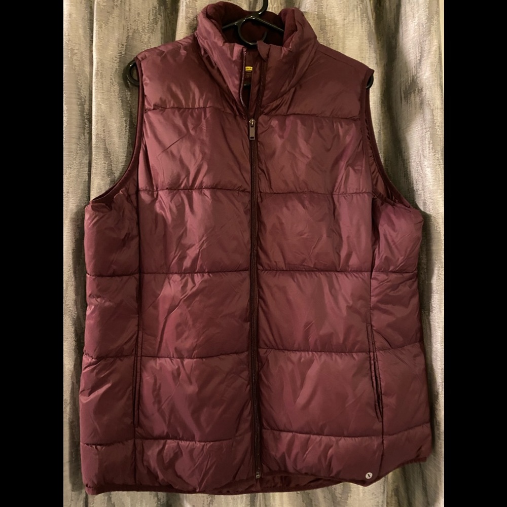 BURGUNDY XXL PUFFER VEST NWOT